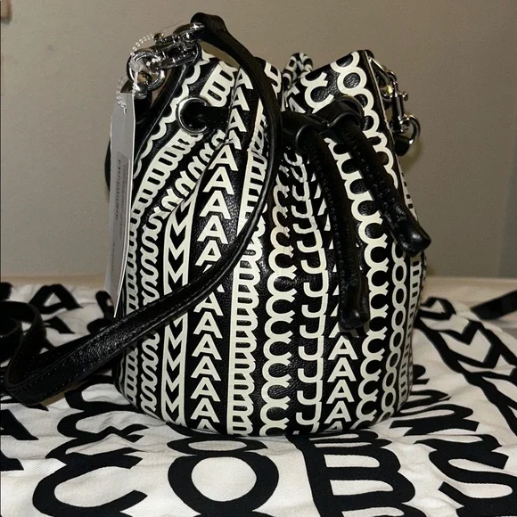 New Marc Jacobs Black and White Mini Bucket Bag. - Picture 4 of 10